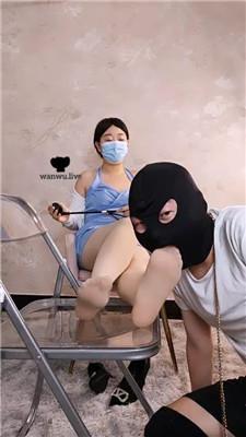 【桃桃樱】强制圣水磕头10000次/内裤套头【双视角】 JS240709-21 艾彩调教库 第11张