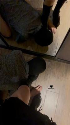【香芋朱朱】靴子调-踢踹踩踏/碾狗爪/脚喂食 bf43292 艾彩调教库 第14张