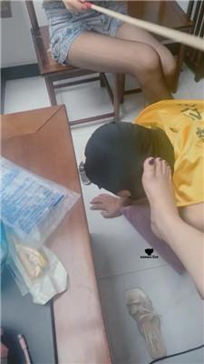 【芊芊】黑丝美腿玩虐/藤条鞭打【双视角版】 JS240731-27 艾彩调教库 第3张