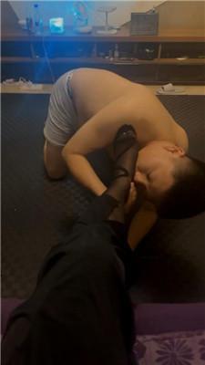 【尤野】重度掐乳发骚/高跟黑丝踩/镜前羞辱 JS240715-1 艾彩调教库 第3张