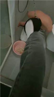 【婉欣】囚禁狗奴在厕所/喂食【双视角版】 JS240720-47 艾彩调教库 第3张