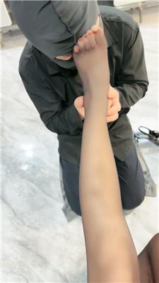 【瑶欣】跪舔黑丝高跟美腿/碾压踩狗爪/赏赐圣水 JS240715-7 艾彩调教库 第11张