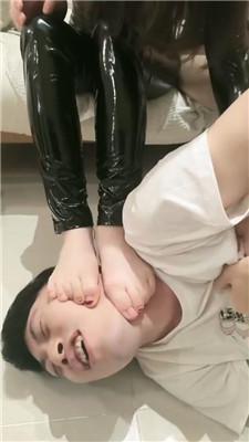【昊叔】双S-长靴+高跟碾压踩奶狗 bf42739 艾彩调教库 第17张