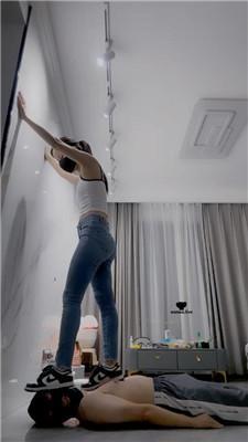 【漫漫大人】健身女神-AJ棉袜全体重踩踏/狂吸白棉袜 bf42844 艾彩调教库 第7张