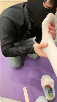 【苏儿】毛拖鞋白丝脚踩/揪耳朵/骑马踩踏 bf43156 艾彩调教库 第4张