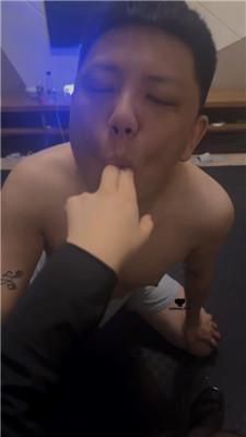【尤野】重度掐乳发骚/高跟黑丝踩/镜前羞辱 JS240715-1 艾彩调教库 第7张
