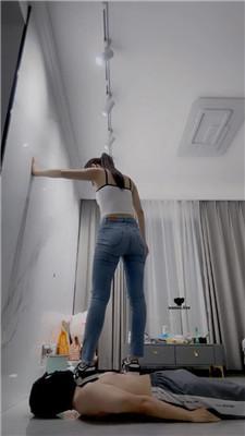 【漫漫大人】健身女神-AJ棉袜全体重踩踏/狂吸白棉袜 bf42844 艾彩调教库 第2张