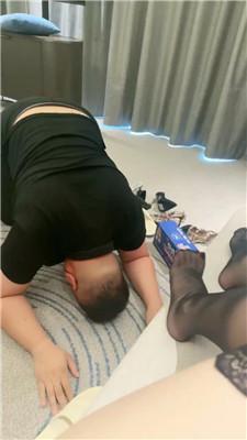 【可主】性感黑丝美腿踩/高跟虐/喂口水 bf43016 艾彩调教库 第3张
