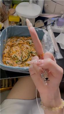 【反差楠熙】沉浸式-呕吐物专场 bf42753 艾彩调教库 第14张