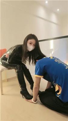 【诗琪】皮衣女神-长靴高跟踩/毁容式踩脸/臭鞋窒息 bf42730 艾彩调教库 第4张