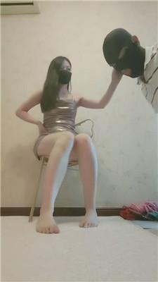 【艾拉】房东下跪重度受刑 bf42857 艾彩调教库 第2张