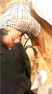 【妍主】继父伺候漂亮女儿-臭脚羞辱 JS240729-17 艾彩调教库 第4张