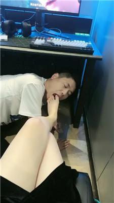 【诗琪】网吧桌底舔电竞女神的jio【双视角完整版】 JS240710-12 艾彩调教库 第3张