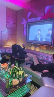 【冰诺】KTV-开发男客户做我的狗【下】 艾彩调教库 第12张