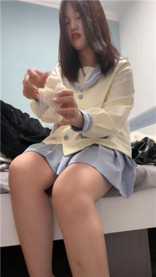【樱木花道】开发女高中生-粗跟鞋白丝全体重踩/脚窒息/嘴洗袜子 艾彩调教库 第20张