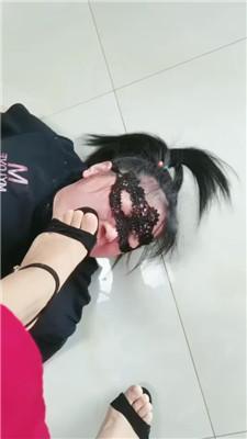 【凌儿女神】酸奶洗玉足/高跟鞋踩脖/脚耳光 bf43100 艾彩调教库 第12张