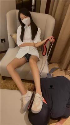 【万一】油亮咖丝虐-抽耳光/全体重踩踏/清理脏鞋底 bf43033 艾彩调教库 第16张