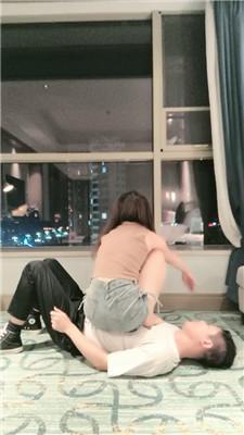 【昊叔】性感女神-骑马转胯狗爬/全体重踩踏 bf43002 艾彩调教库 第14张