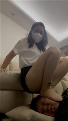 【素人星探】高跟肉丝美腿踩虐脚垫 bf42946 艾彩调教库 第14张