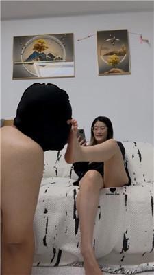 【聪慧cc大人】掐脖窒息/原味裸足狂舔/喂口水 bf43001 艾彩调教库 第3张
