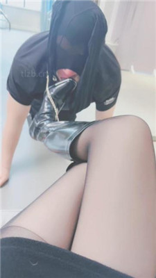 【果儿】下班回家强迫狗舔脏鞋原味脚 艾彩调教库 第4张