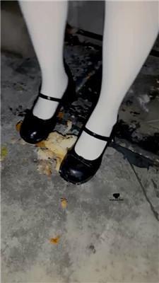 【小妍】户外-皮鞋白丝虐-骑马转胯耳光 bf43025 艾彩调教库 第16张