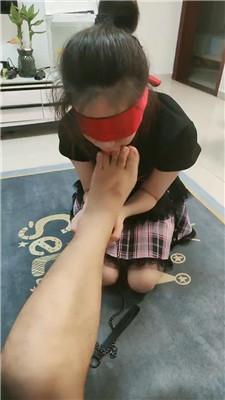 【判官】捆绑母狗裸足狂舔 MM-240728 艾彩调教库 第9张