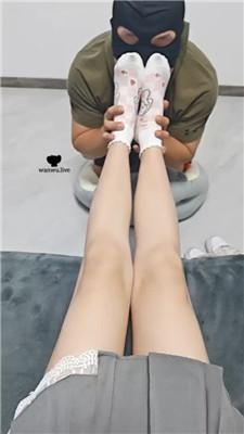 【女神mio】丝袜狂舔专场-脚踩面包喂酸奶 bf43322 艾彩调教库 第5张