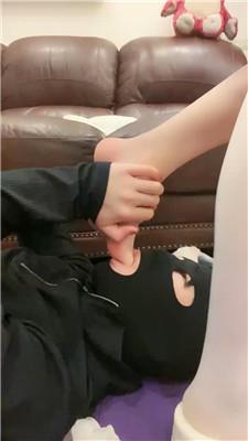【苏儿】毛拖鞋白丝脚踩/揪耳朵/骑马踩踏 bf43156 艾彩调教库 第14张