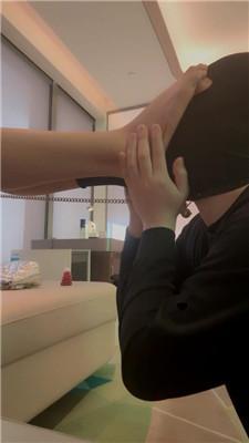 【夏清】跪舔皮鞋黑棉袜/耳光踢裆/闻臭鞋/滴蜡虐乳 bf43397 艾彩调教库 第17张