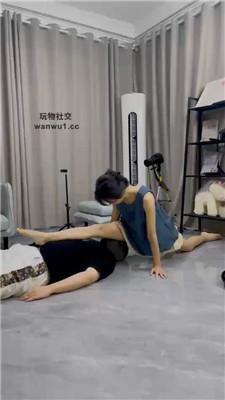 【79844】掐脖捂脸窒息/劈腿踩虐/骑马转胯 bf43611 艾彩调教库 第20张