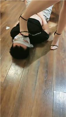 【桃桃樱】高跟踩踏/圣水淋浴/虐乳/鞭打吃厕纸 JS240803-14 艾彩调教库 第2张