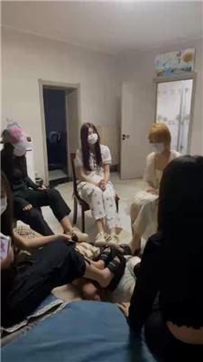 【精神小妹】太妹群调群踩-气味控制羞辱 bf43516 艾彩调教库 第2张