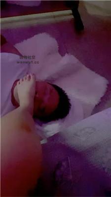 【甜音】裸足美腿蹂躏踩地毯狗 JS240814-5 艾彩调教库 第10张