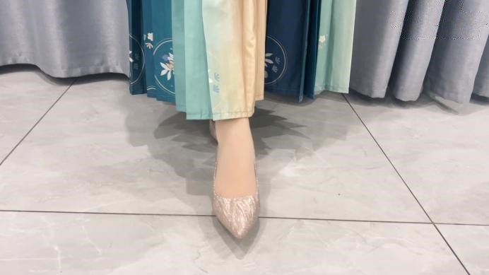 【睹物丝拍】辻弌女王汉服肉丝银高调教贱狗 ACYC-3417 艾彩调教库 第4张