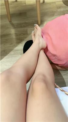 【腓腓】跪舔脏拖鞋/踩踏地毯奴 JS240805-4 艾彩调教库 第5张