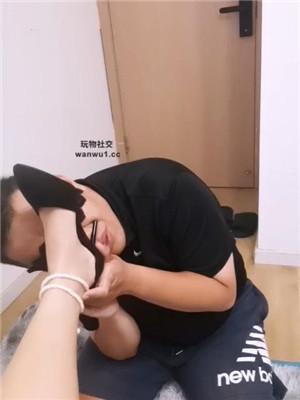 【上海汤圆】踩狗头/清理脏鞋底/鞋跟插嘴【双视角版】JS240810-18 艾彩调教库 第4张