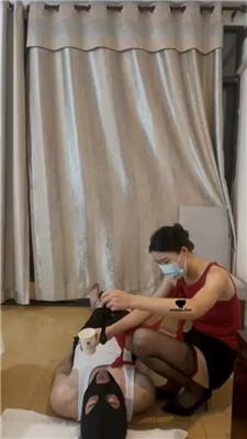 【成都木万】白袜塞嘴/黑丝美腿踩/转胯 bf43433 艾彩调教库 第19张