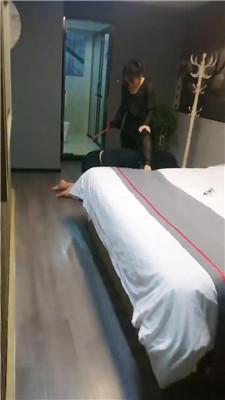 【天韵女皇】看闺蜜怎么教训抖M男友 bf43574 艾彩调教库 第4张