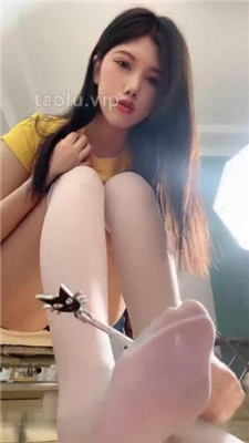 【佳奈S】白s脚踩喂食场 JS240808-27 艾彩调教库 第2张