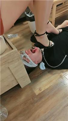 【桃桃樱】高跟踩踏/圣水淋浴/虐乳/鞭打吃厕纸 JS240803-14 艾彩调教库 第9张