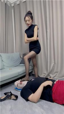 【月亮姐姐】黑丝高跟踩虐/脚耳光/虐乳/坐脸窒息 bf43384 艾彩调教库 第5张