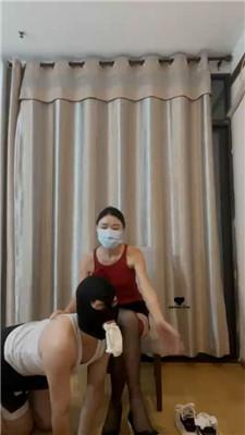 【成都木万】白袜塞嘴/黑丝美腿踩/转胯 bf43433 艾彩调教库 第10张