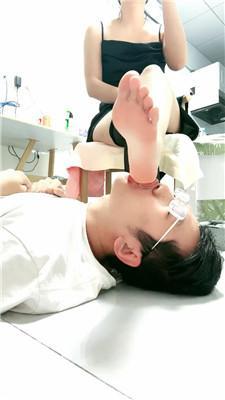 【栀子女王】近距离-黑丝高跟蹂躏狗脸 JS240810-12 艾彩调教库 第11张
