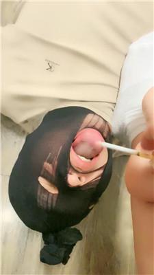 【颜值】跪舔脏鞋闻臭袜/全体重踩踏/赏赐圣水 JS240803-16 艾彩调教库 第14张