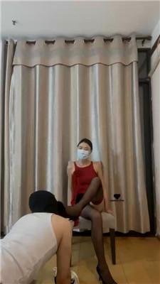【成都木万】白袜塞嘴/黑丝美腿踩/转胯 bf43433 艾彩调教库 第4张