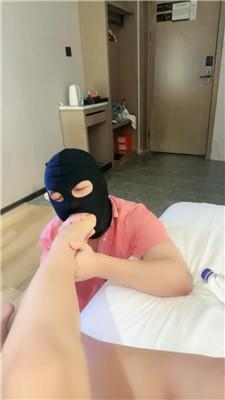 【腓腓】跪舔脏拖鞋/踩踏地毯奴 JS240805-4 艾彩调教库 第12张