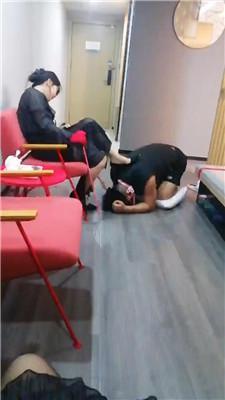 【天韵女皇】看闺蜜怎么教训抖M男友 bf43574 艾彩调教库 第7张