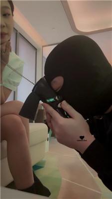 【夏清】跪舔皮鞋黑棉袜/耳光踢裆/闻臭鞋/滴蜡虐乳 bf43397 艾彩调教库 第4张