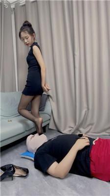 【月亮姐姐】黑丝高跟踩虐/脚耳光/虐乳/坐脸窒息 bf43384 艾彩调教库 第9张